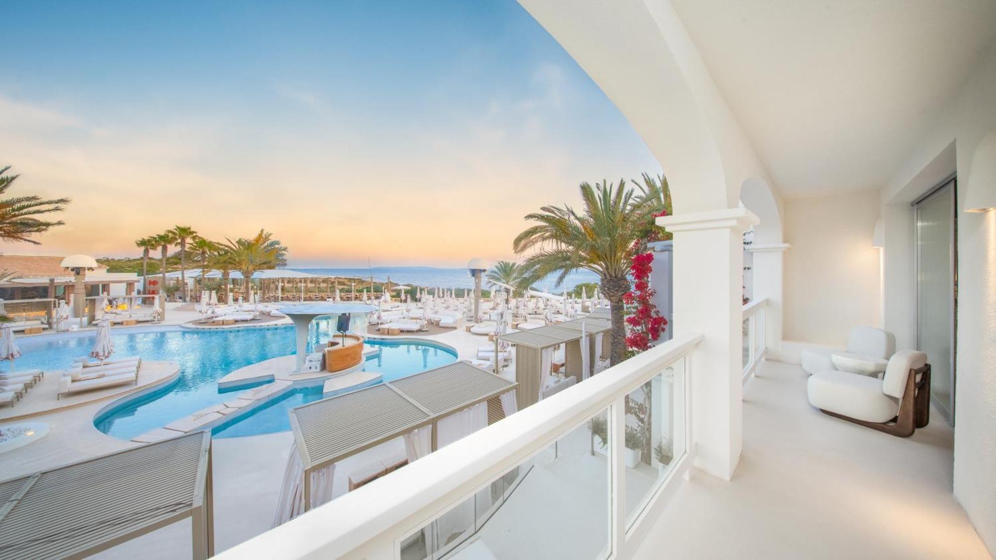 Suite Epic con vista sulla piscina - Ingresso al Pacha Club incluso